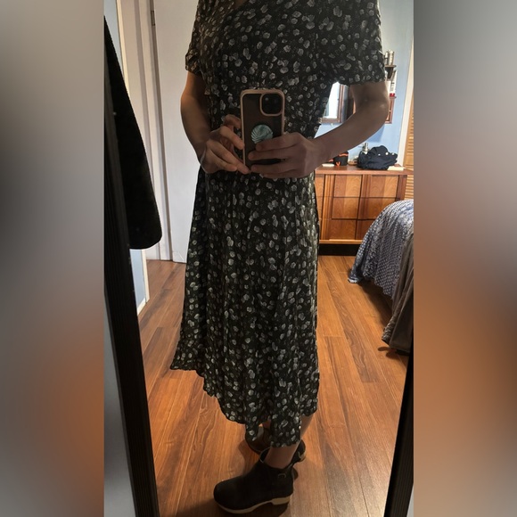 Able Amelia button front dress in green abstract rose. Size XL. - Picture 7 of 7